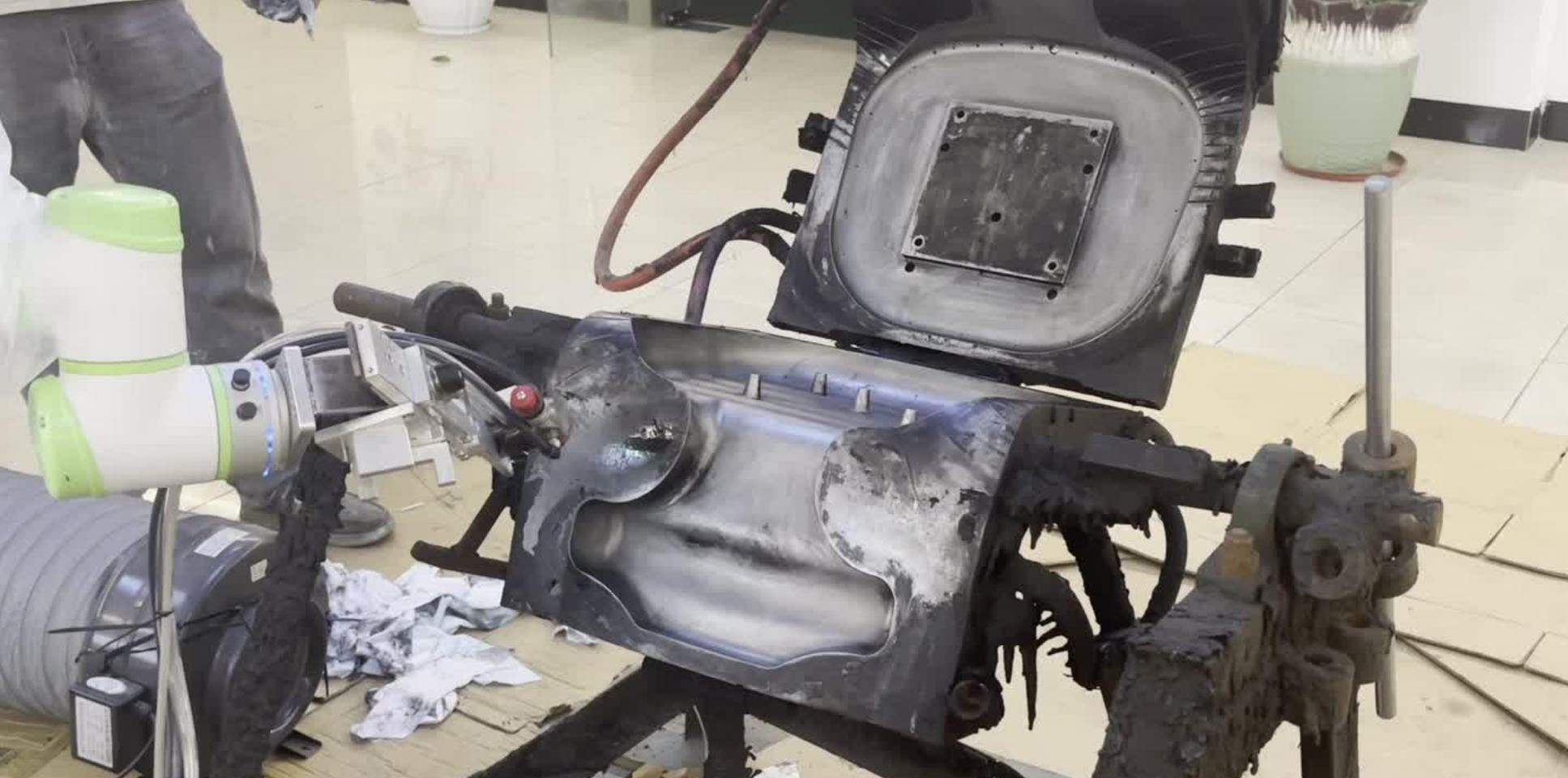 Robot achieves a 1:1 perfect replication of manual spray painting.